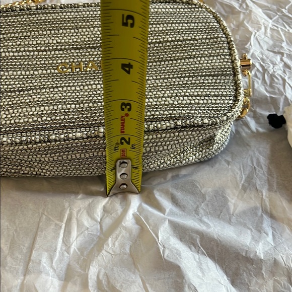 Chanel Beige Woven Shoulder Bag, Unbranded Chain Dust Bag and Makeup Bundle NWT - Picture 13 of 15